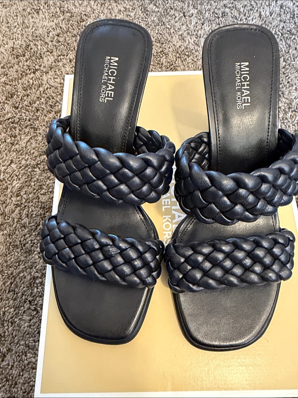 Michael Kors size 7 slides